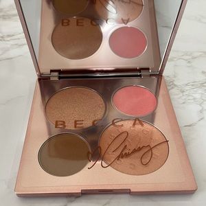 Becca X Chrissy Teigen Glow Face Palette
